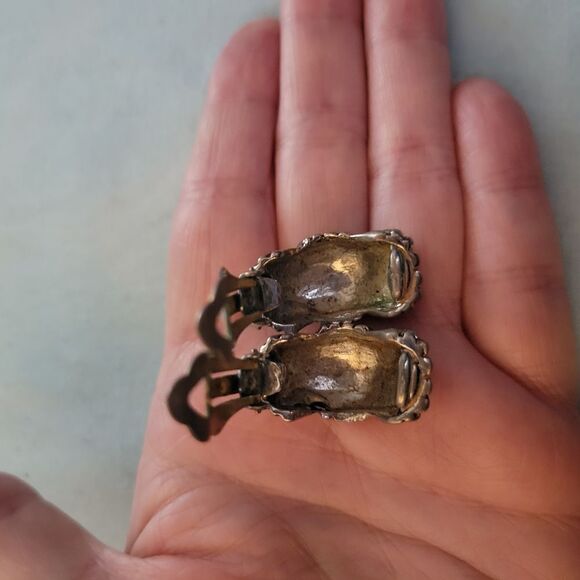 Elegant Silver Women's Earrings - Picture 2 of 4